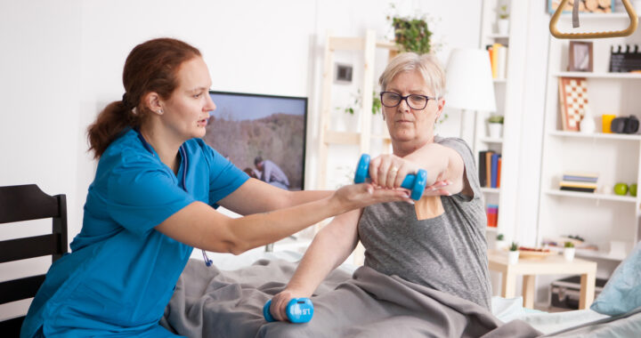 Fisioterapia para personas mayores: cómo mantener la independencia y mejorar la calidad de vida
